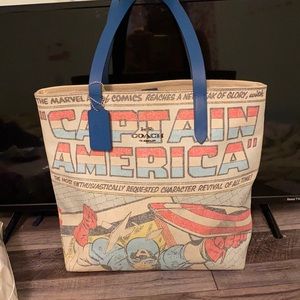 Coach captain America. With free  coach wallet.